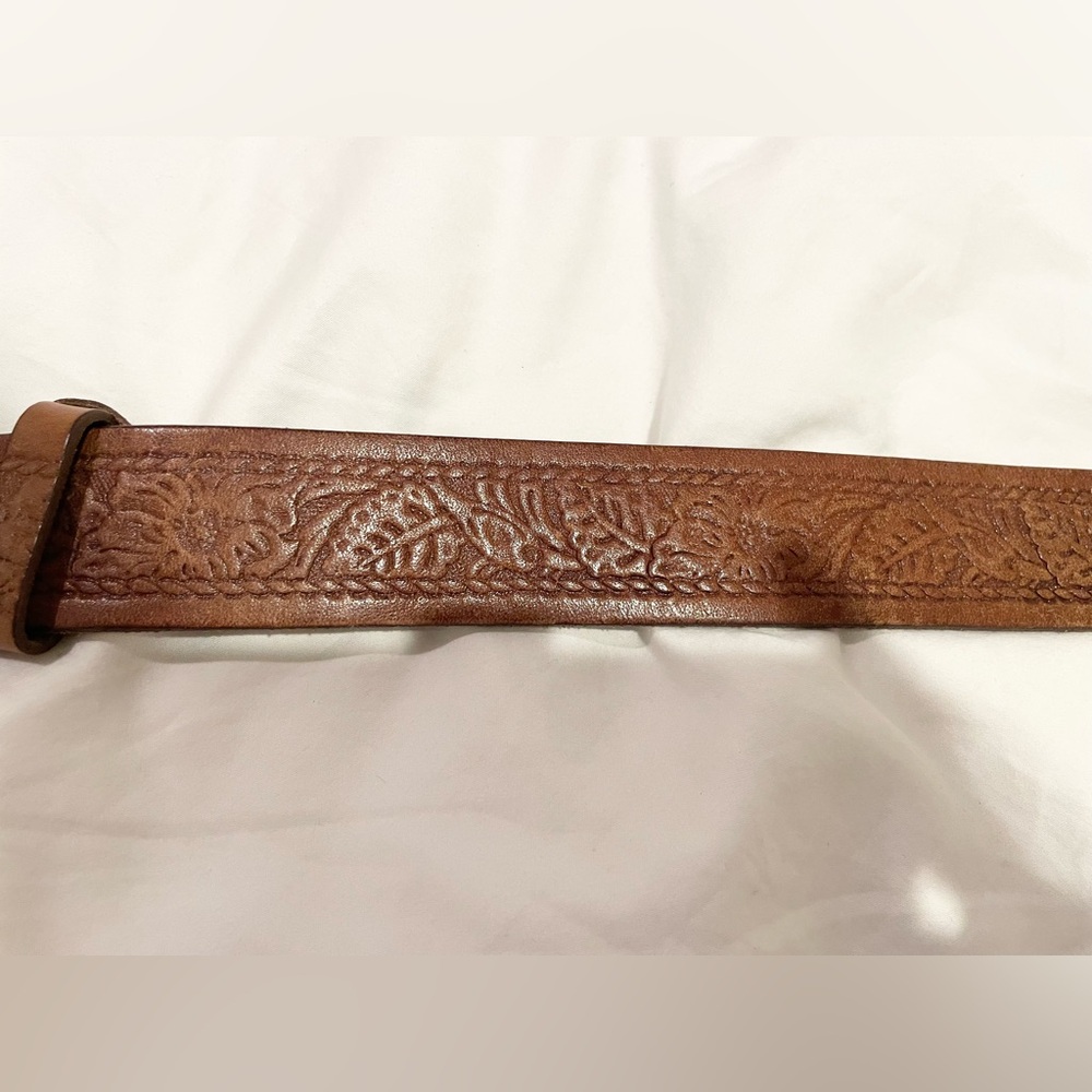 NWOT Guess genuine leather floral western buckle belt, tan, 37”x 1.5” orig $89+ - Picture 5 of 15